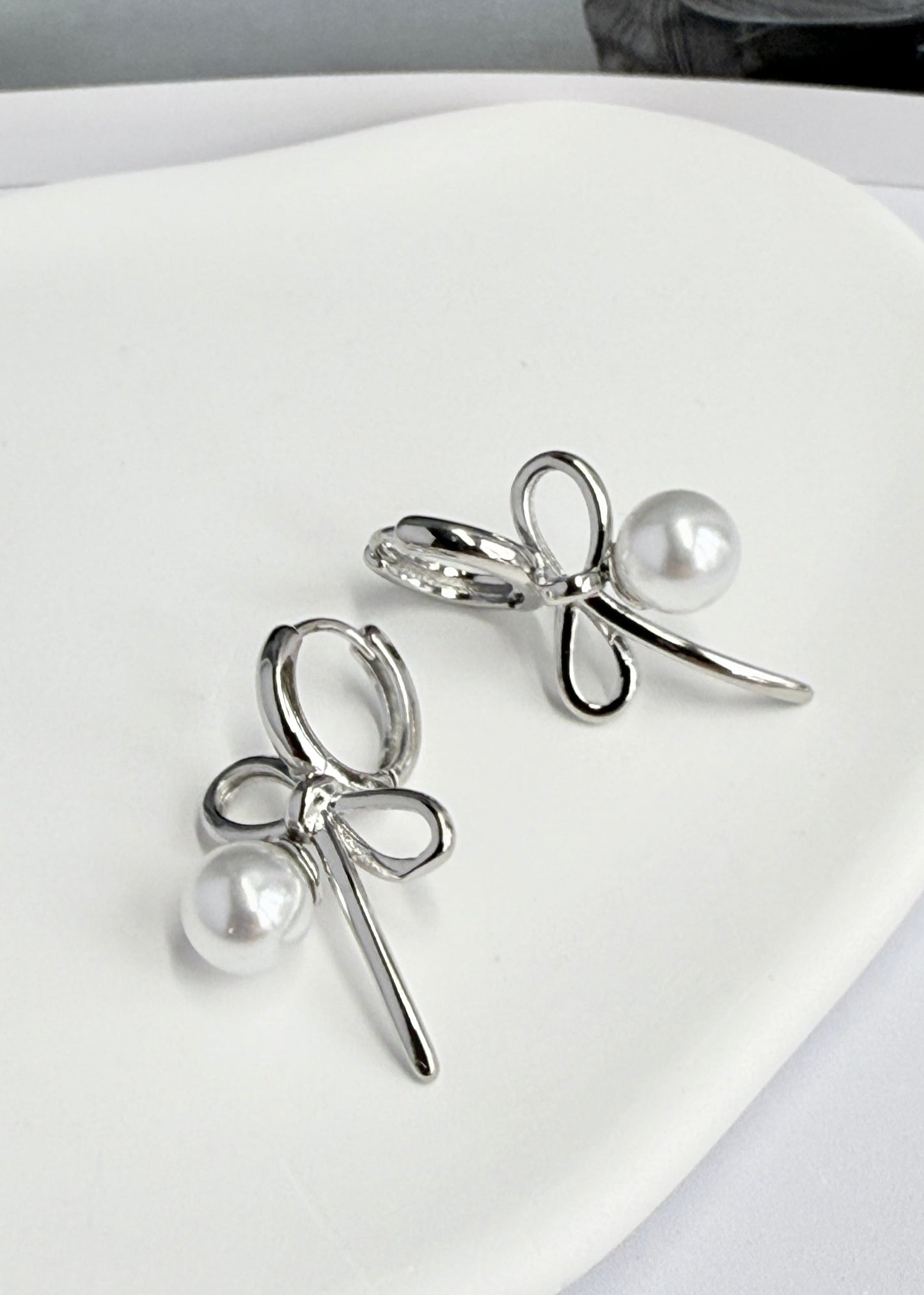 Sweet Bow Pearl Earrings