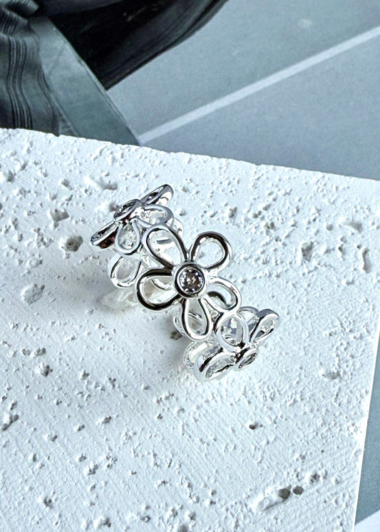 Hollow Zirconia Flower Ring