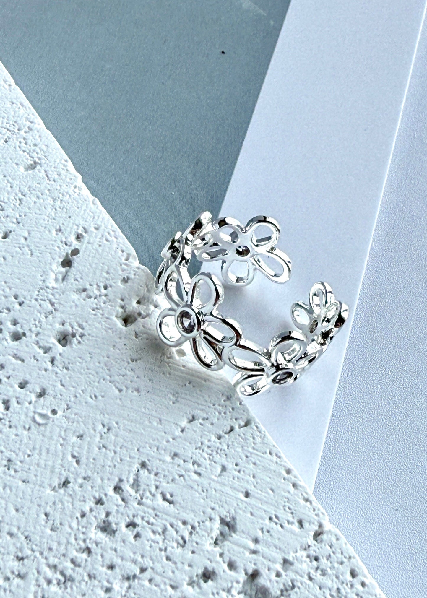 Hollow Zirconia Flower Ring