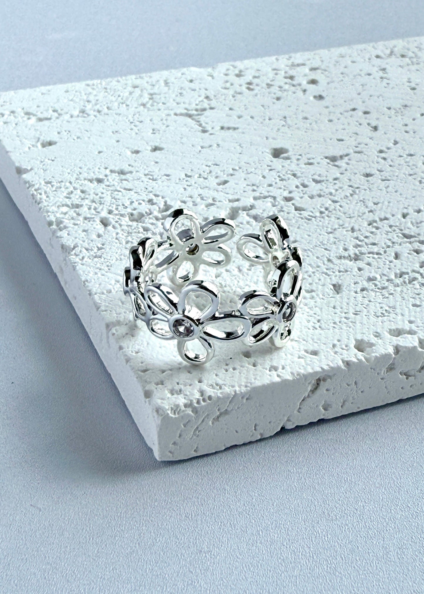 Hollow Zirconia Flower Ring