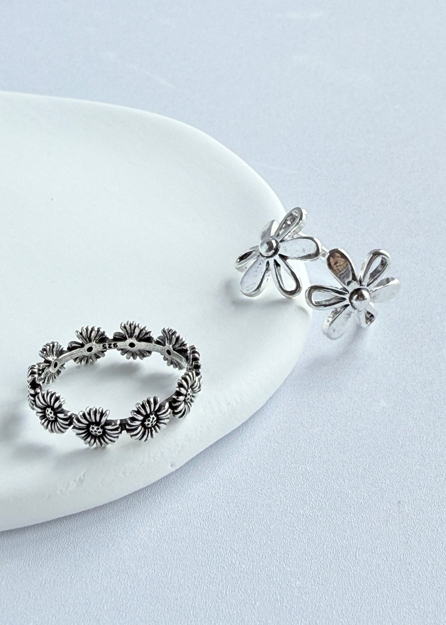 Vintage Daisy Ring