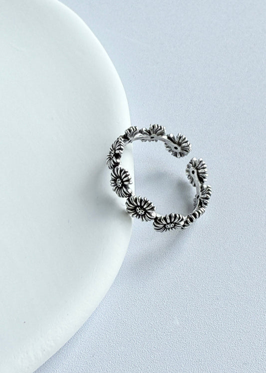Vintage Daisy Ring