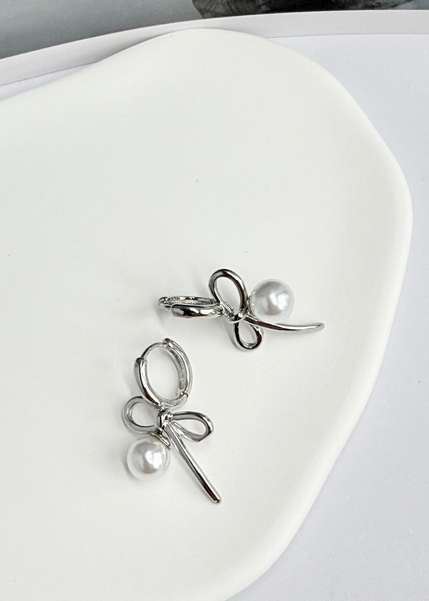 Sweet Bow Pearl Earrings
