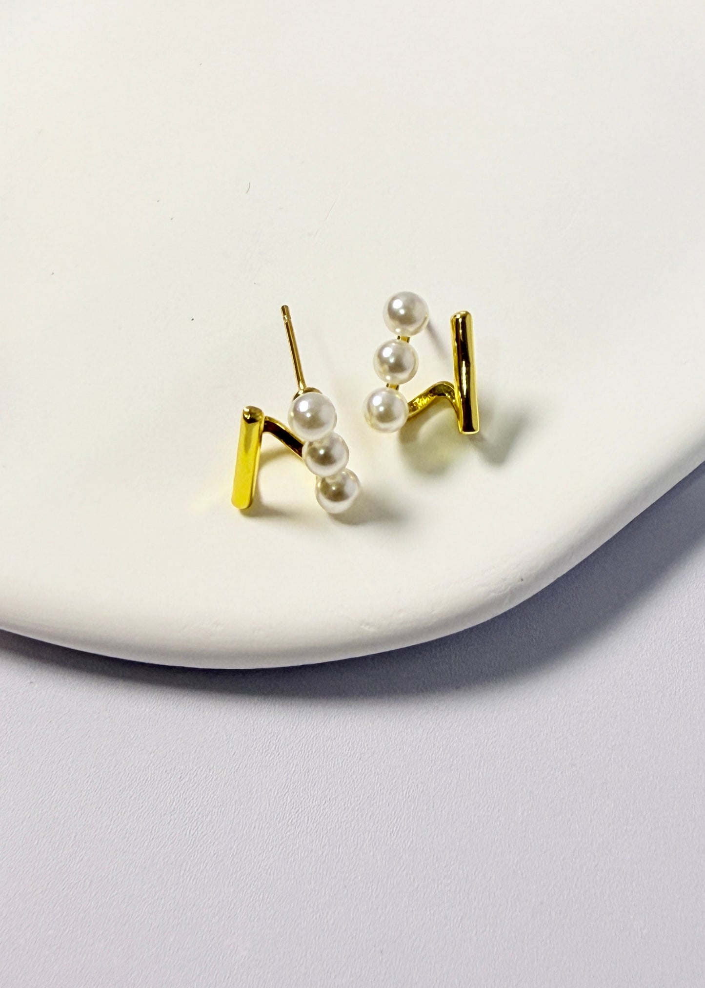 Simple Pearl Earrings