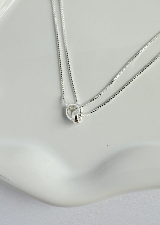 Interlocking Smooth Circle Necklace